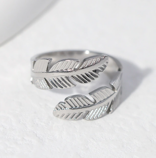 FARAH FEATHER ADJUSTABLE RING