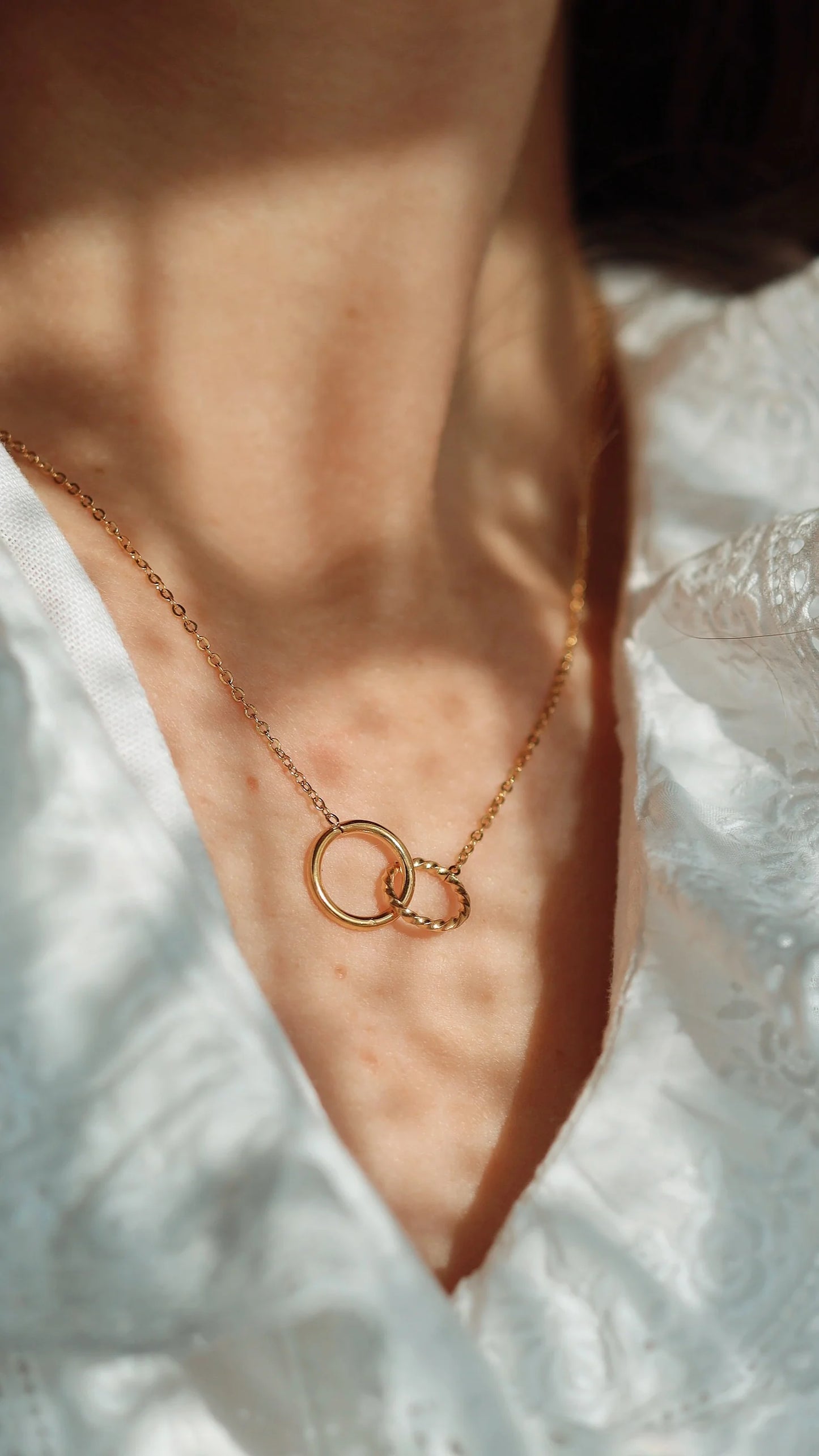 TOGETHER CIRCLE NECKLACE