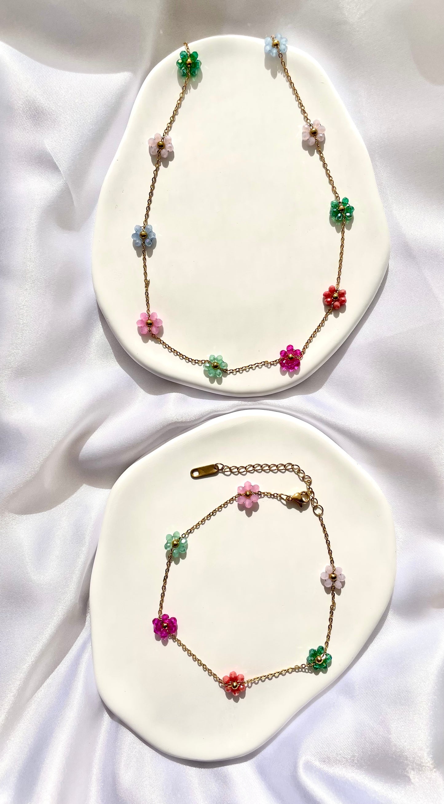 DAISY FLOWER CHOKER NECKLACE