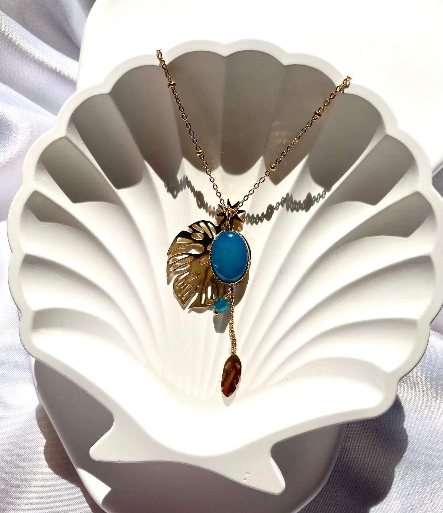 MARINE LEAF BLUE STONE PENDANT NECKLACE