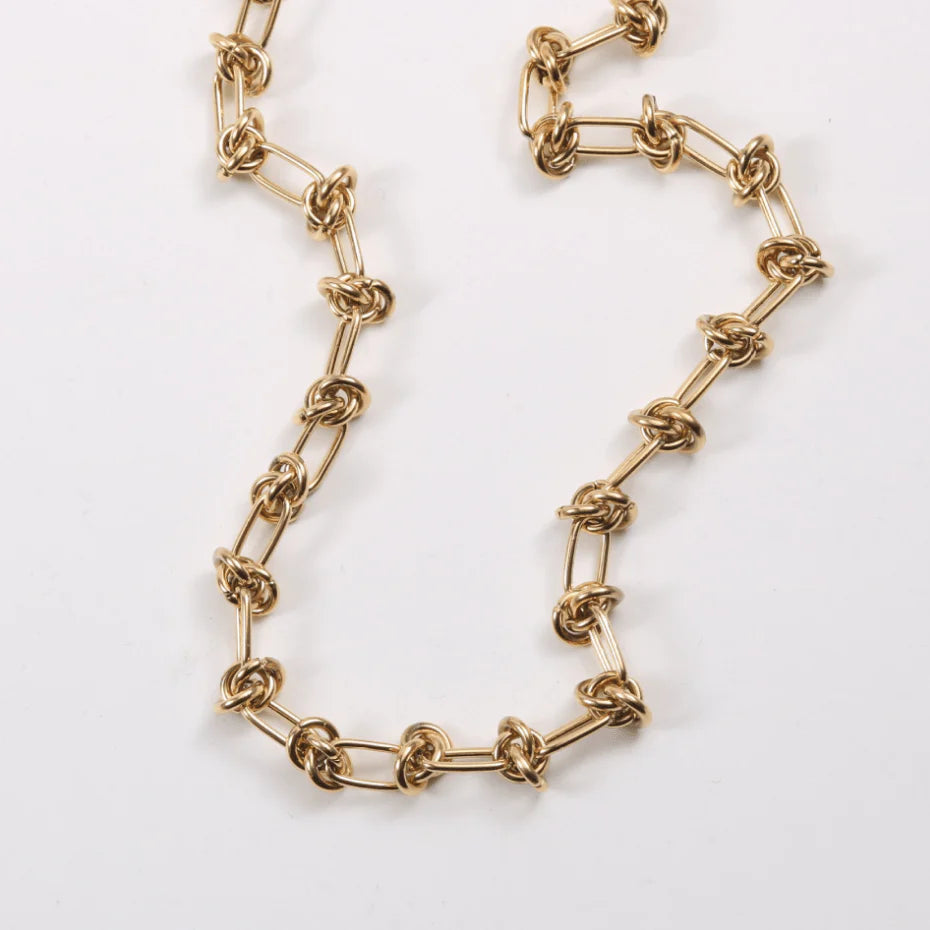 LILI KNOTTED CHAIN LINK NECKLACE