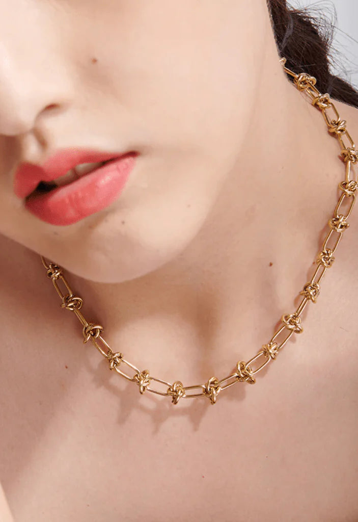 LILI KNOTTED CHAIN LINK NECKLACE