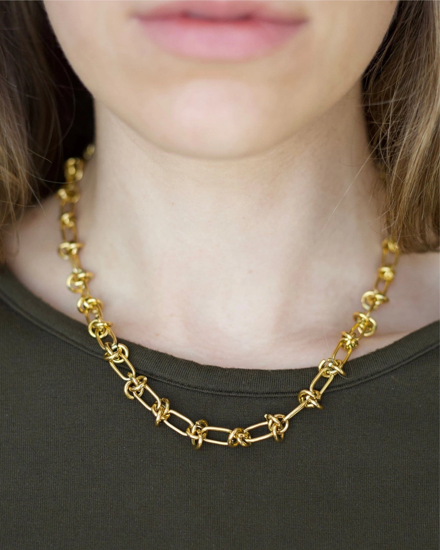 LILI KNOTTED CHAIN LINK NECKLACE