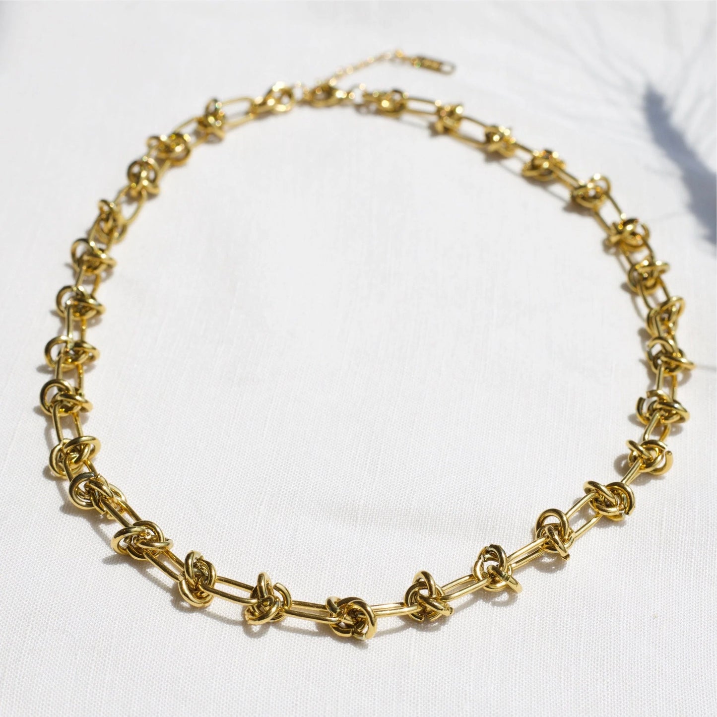 LILI KNOTTED CHAIN LINK NECKLACE