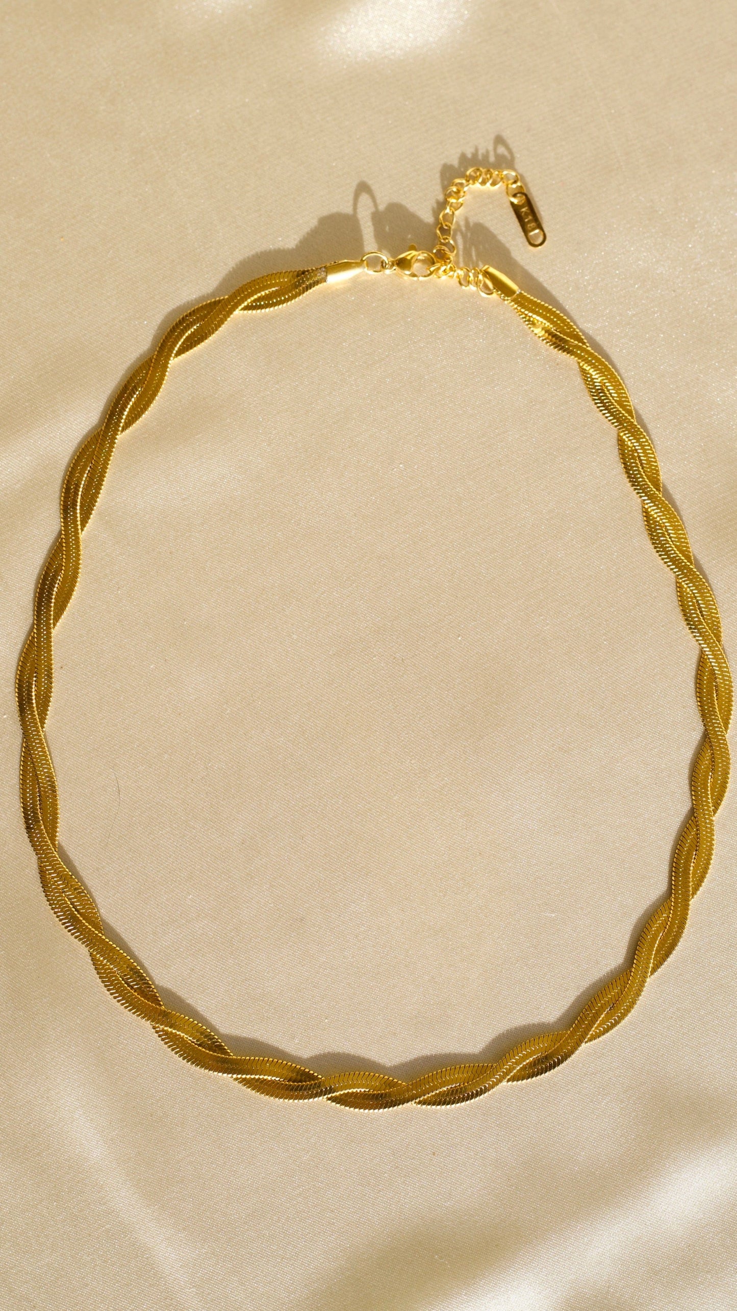 MONA TWISTED SNAKE CHAIN NECKLACE
