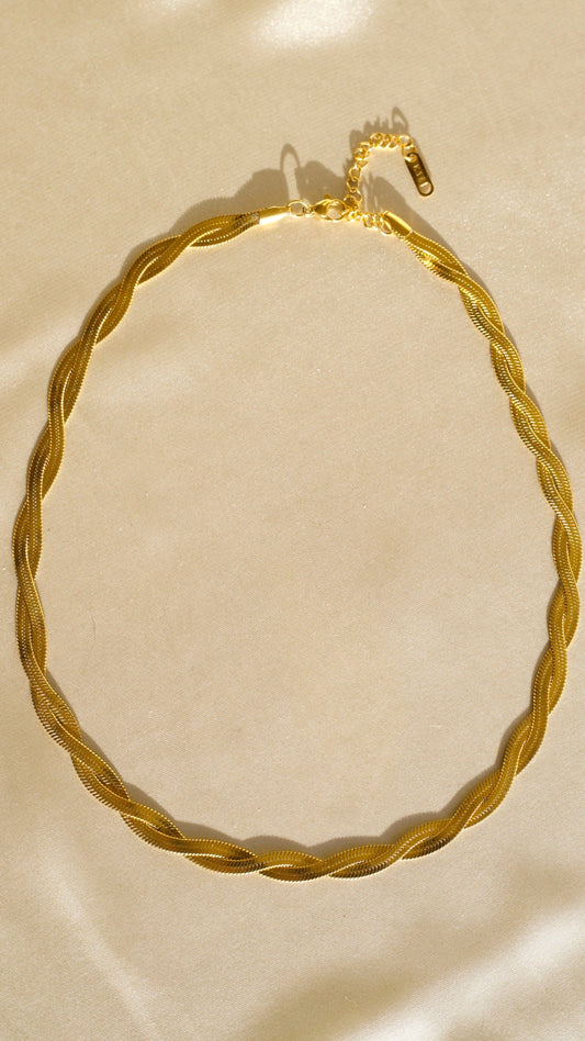 MONA TWISTED SNAKE CHAIN NECKLACE