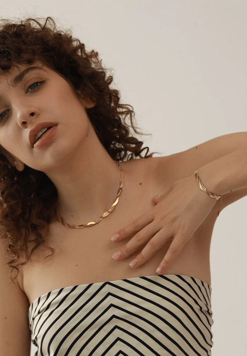 MONA TWISTED SNAKE CHAIN NECKLACE