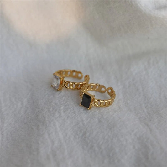 LANTA OPEN SQUARE KNOTTED RING