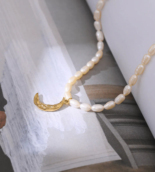 LUNA CRESENT GOLD MOON NATURAL PEARL NECKLACE