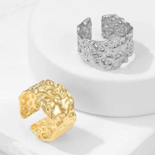 EROS IRREGULAR HAMMER PATERN ADJUSTABLE RING