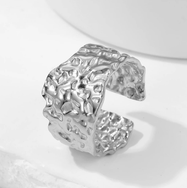 EROS IRREGULAR HAMMER PATERN ADJUSTABLE RING