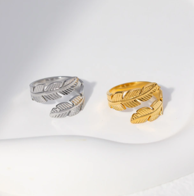 FARAH FEATHER ADJUSTABLE RING
