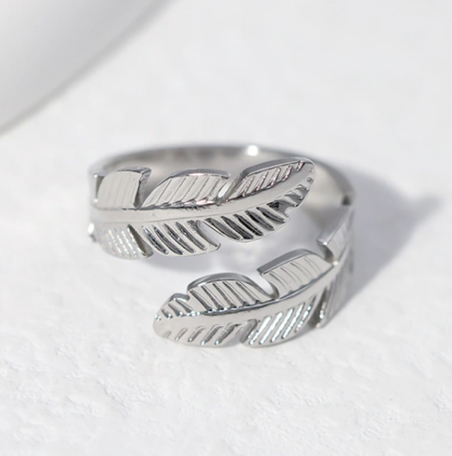 FARAH FEATHER ADJUSTABLE RING