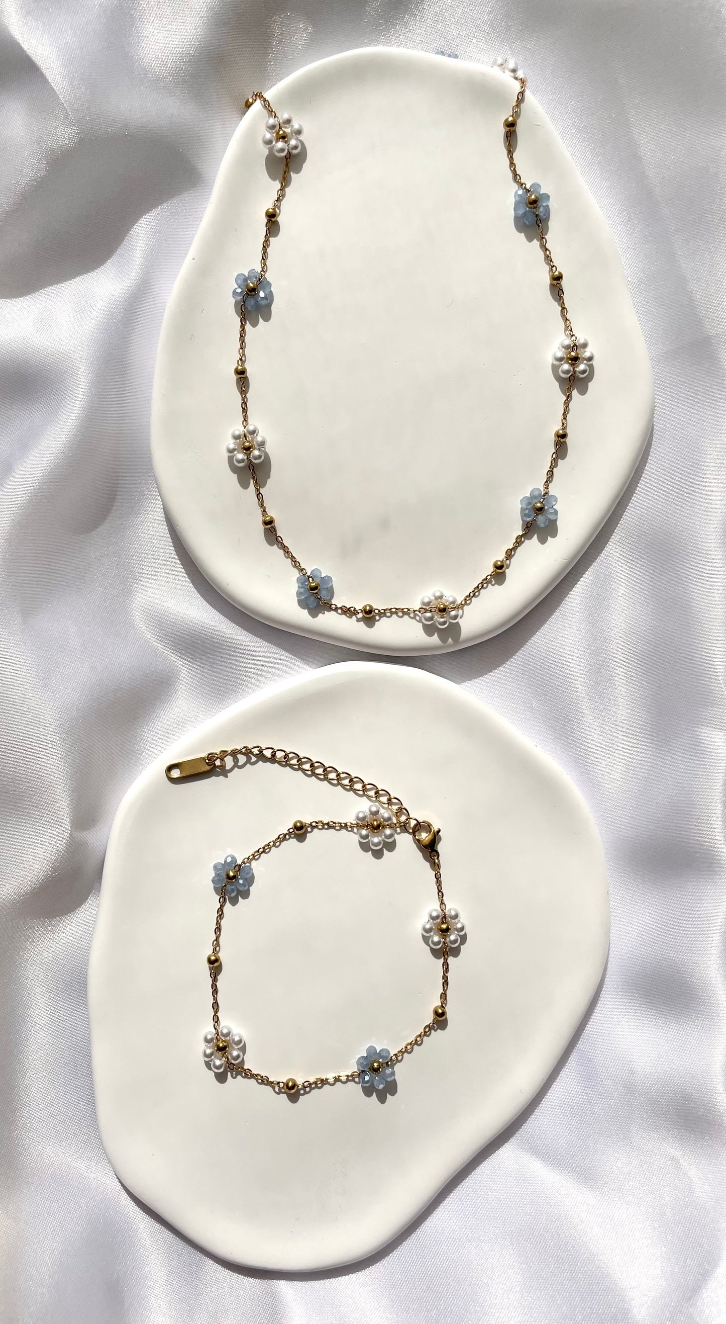 DAISY FLOWER CHOKER NECKLACE