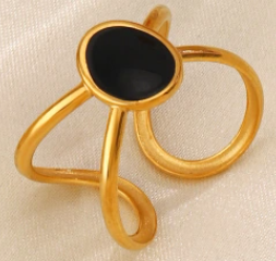 ESME LINE CROSSOVER OVAL RING