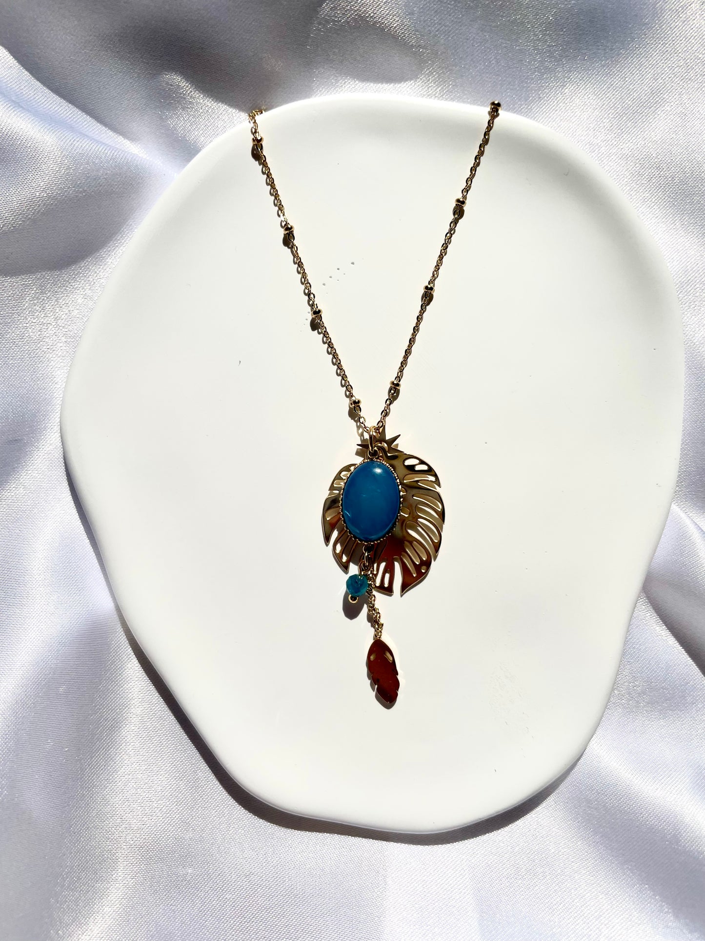 MARINE LEAF BLUE STONE PENDANT  NECKLACE