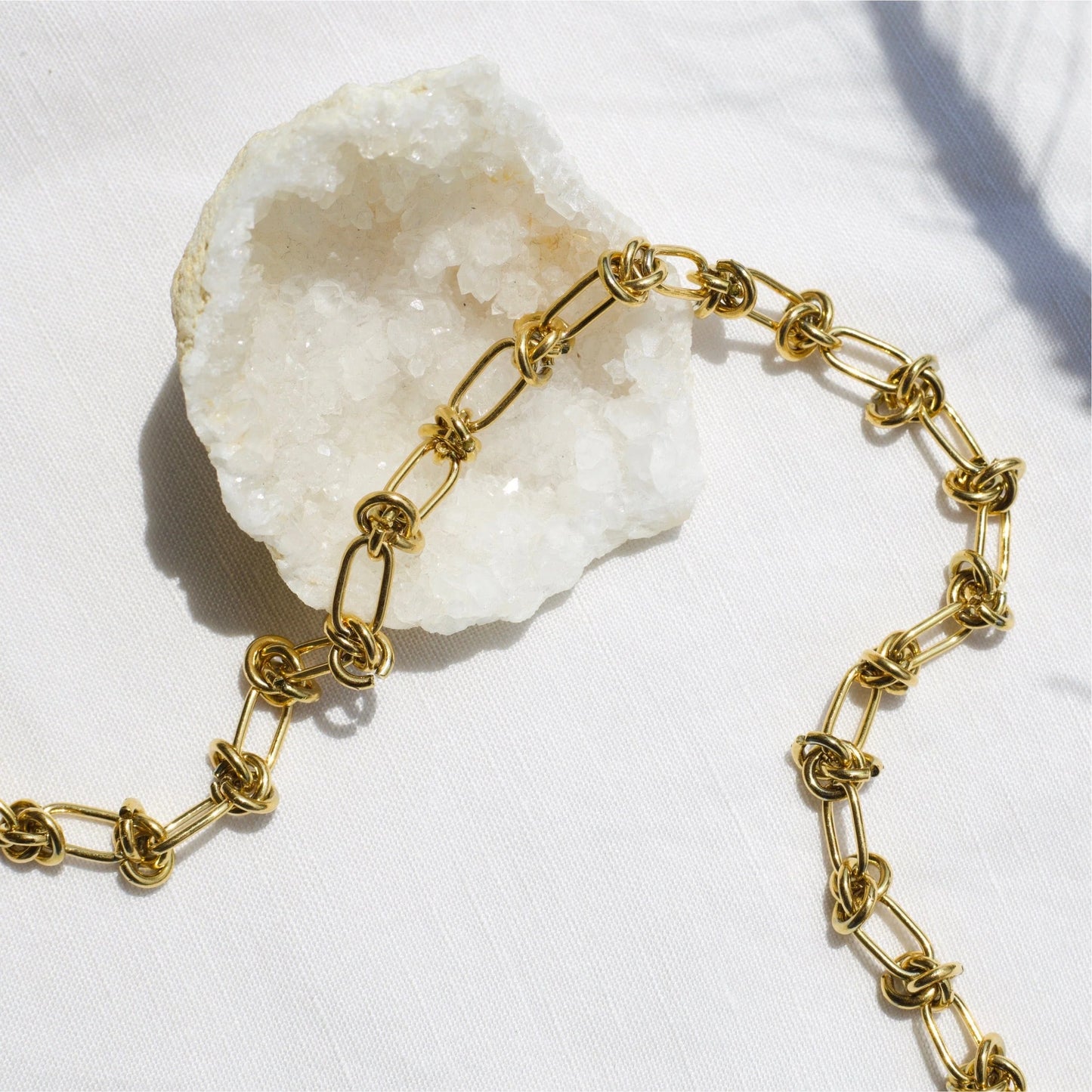 LILI KNOTTED CHAIN LINK NECKLACE
