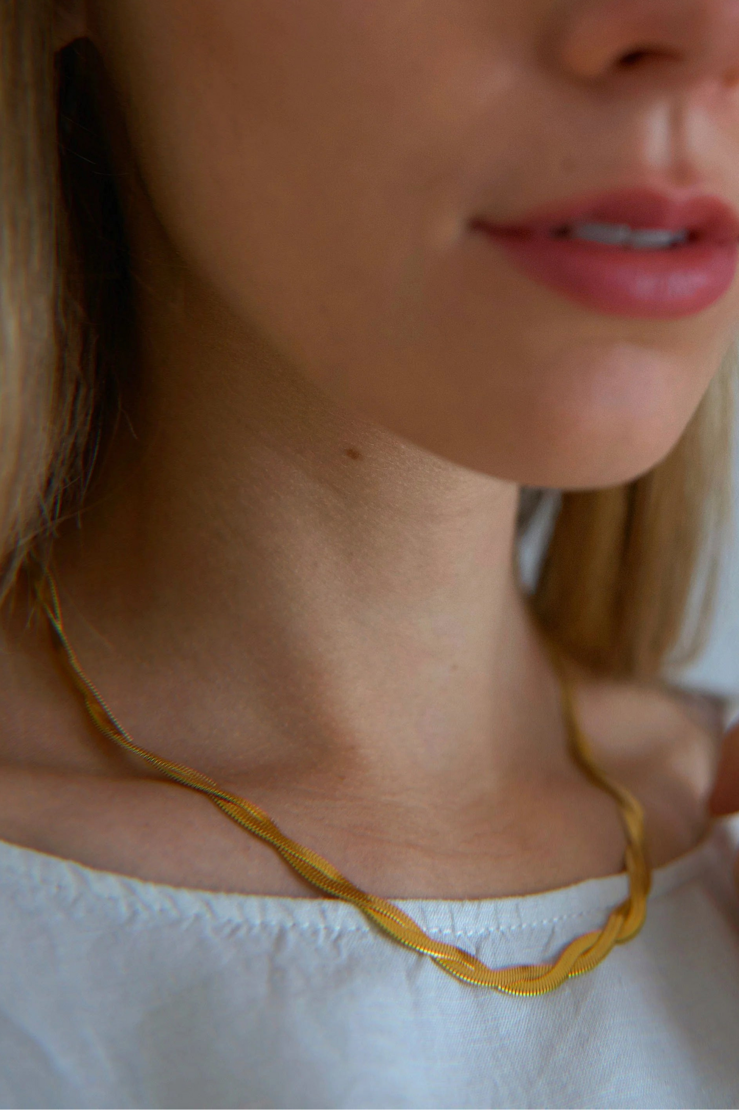 MONA TWISTED SNAKE CHAIN NECKLACE