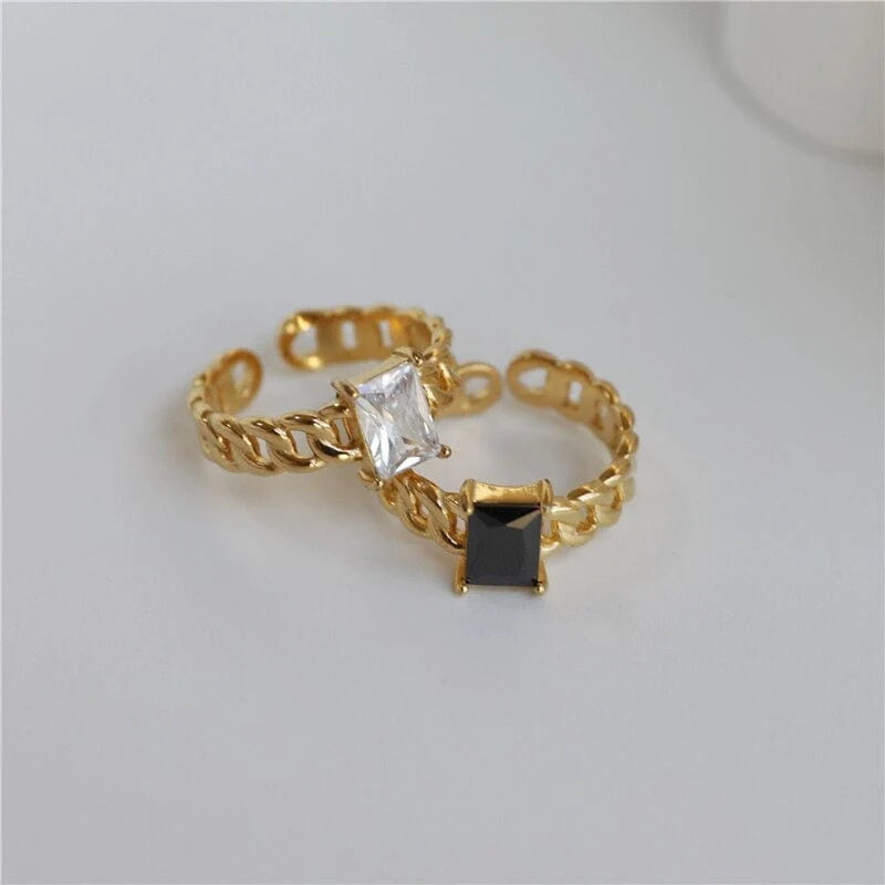 LANTA OPEN SQUARE KNOTTED RING