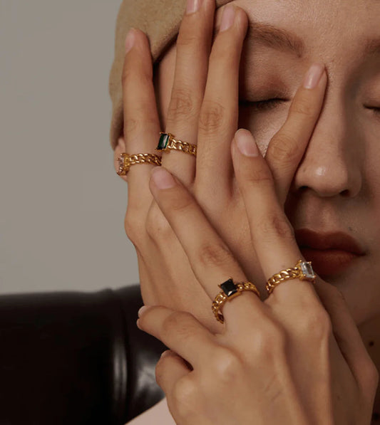 LANTA OPEN SQUARE KNOTTED RING