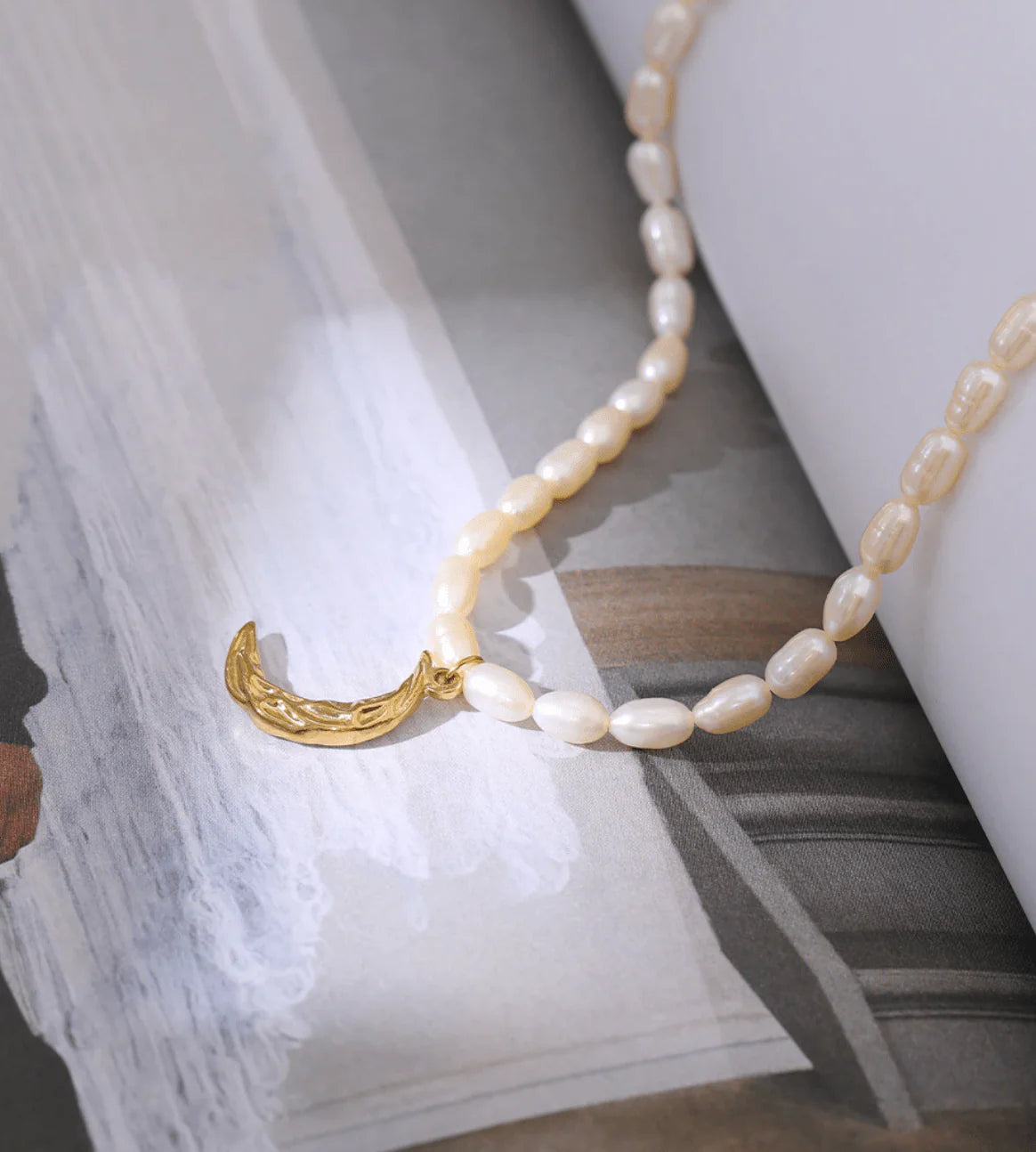 LUNA CRESENT GOLD MOON NATURAL PEARL NECKLACE