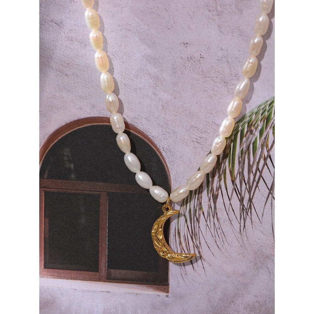 LUNA CRESENT GOLD MOON NATURAL PEARL NECKLACE