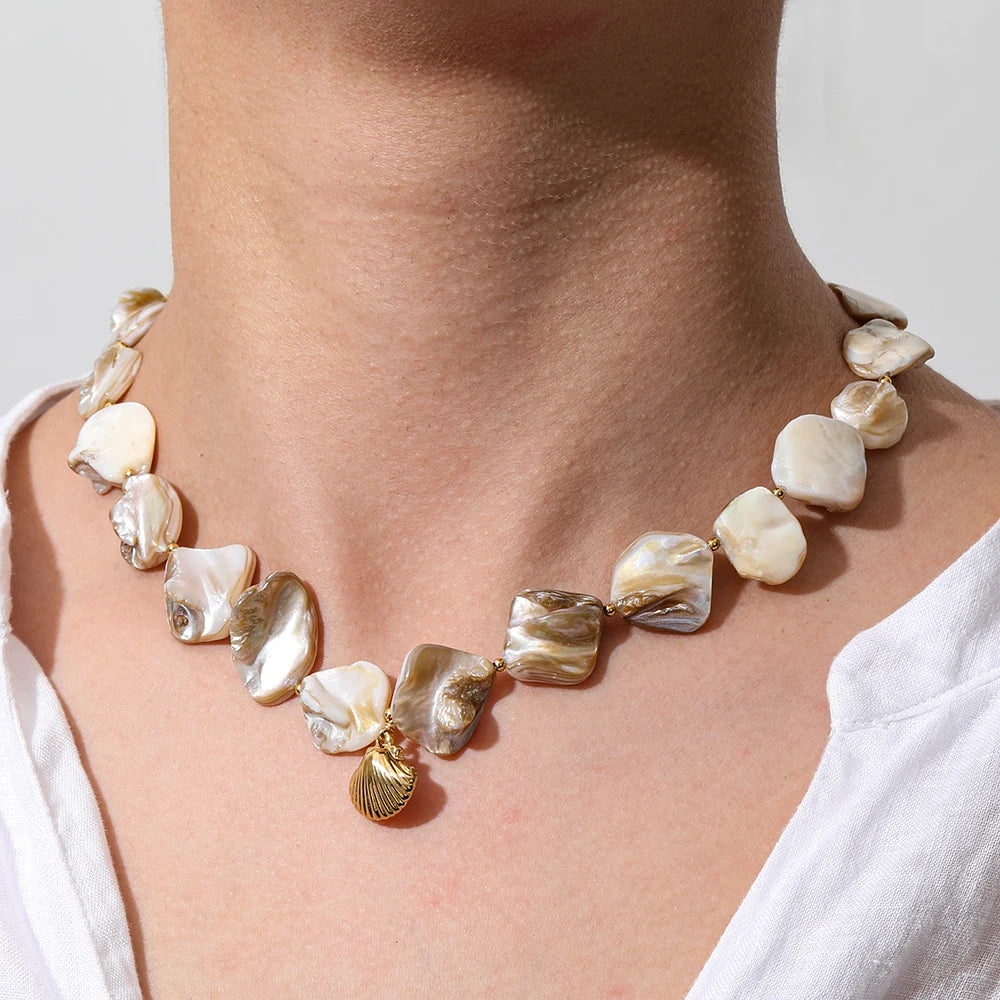 GRACE PEARL NACRE NECKLACE