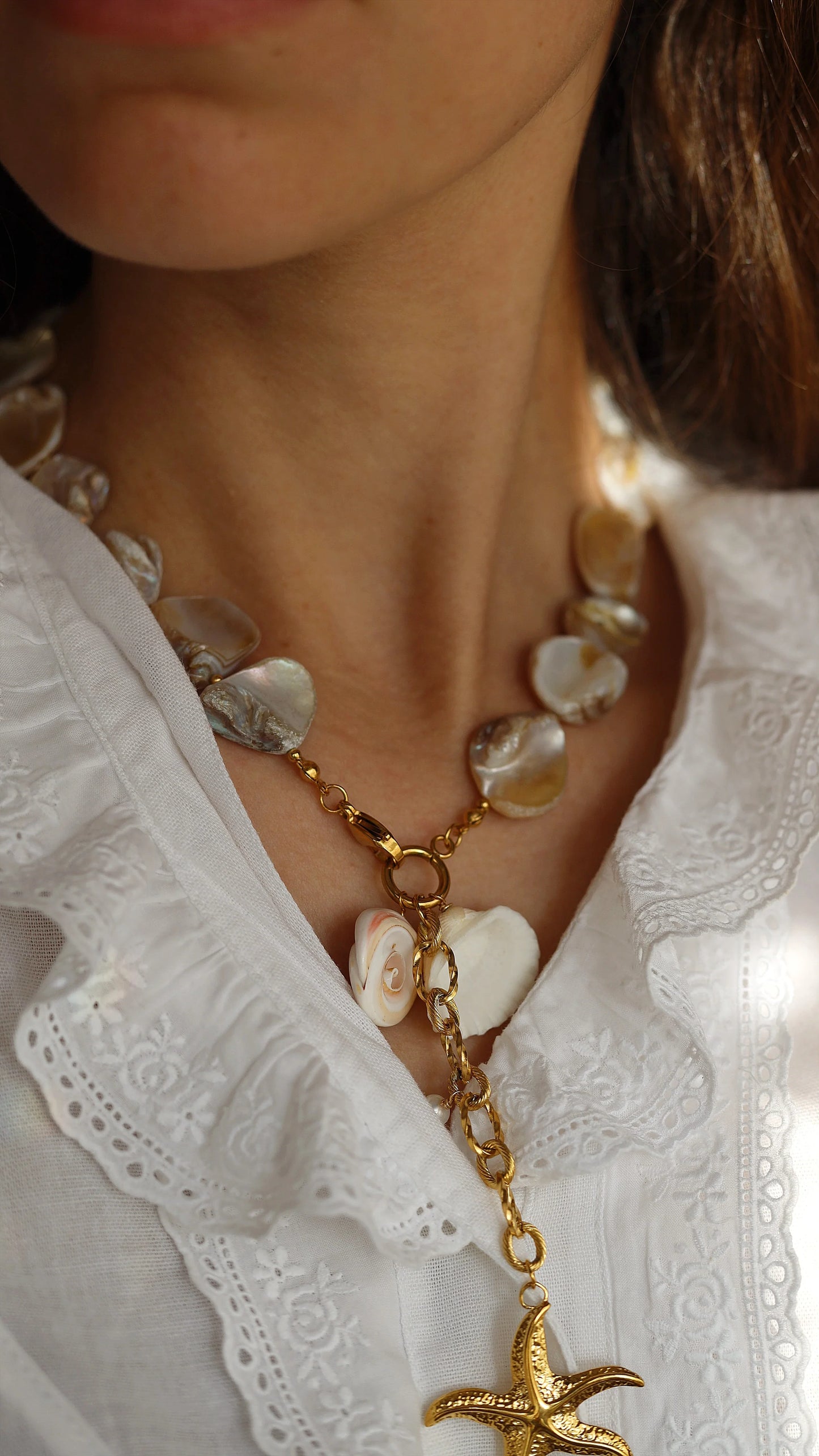 KELLY PEARL NACRE NECKLACE