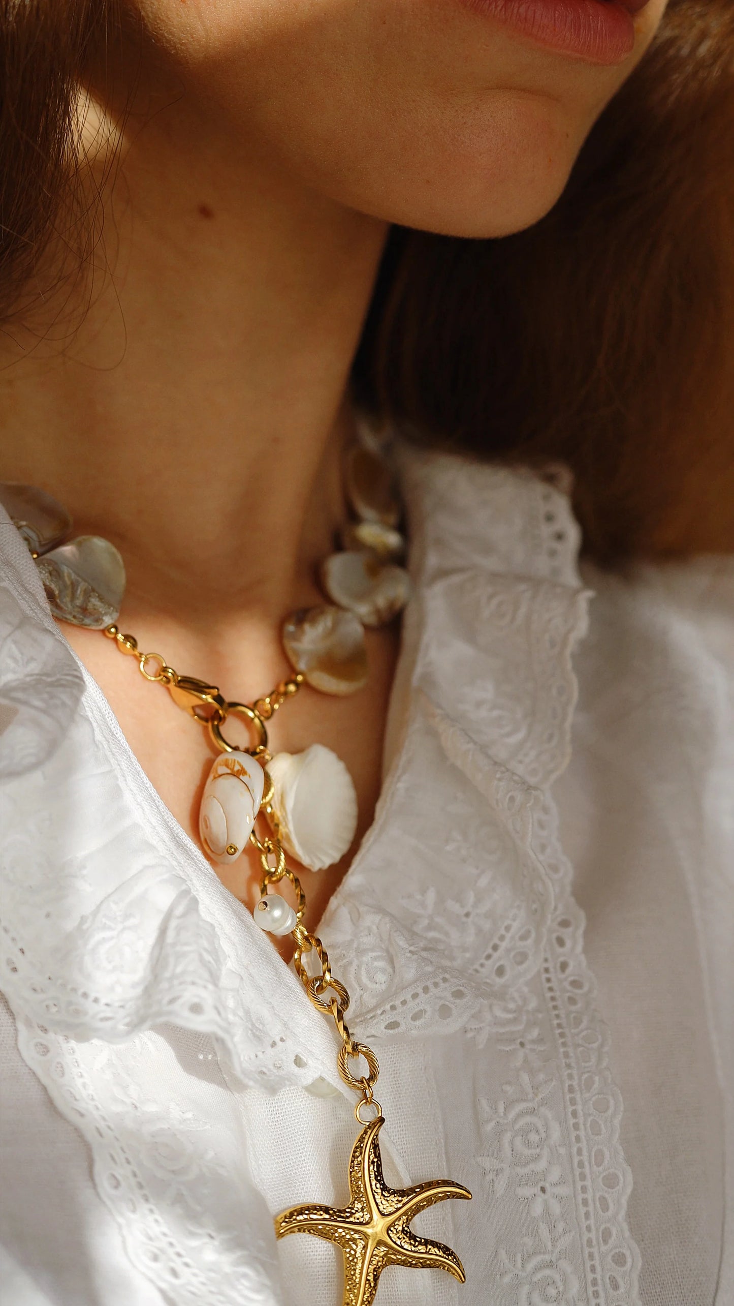 KELLY PEARL NACRE NECKLACE